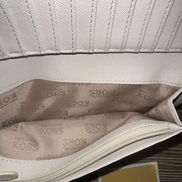 Michael Kors Beige & Tan Leather Tote Handbag and wallet set. Gold Hardware - Picture 14 of 15